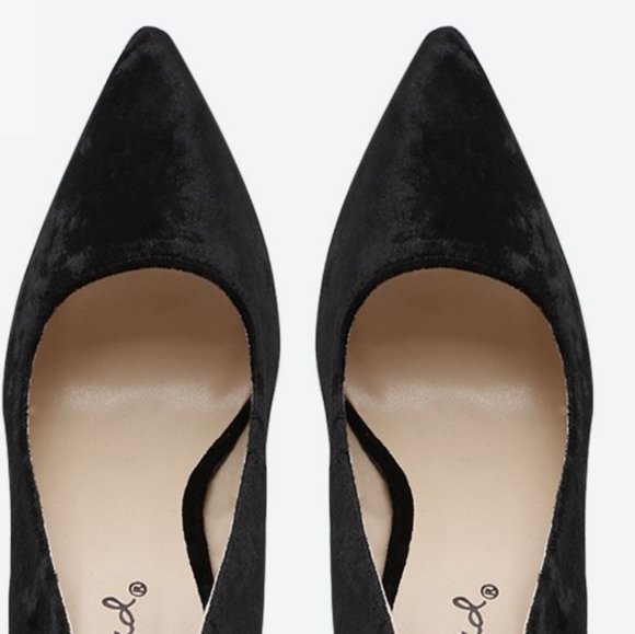 Black Crushed Velvet Pumps - Picture 3 of 6